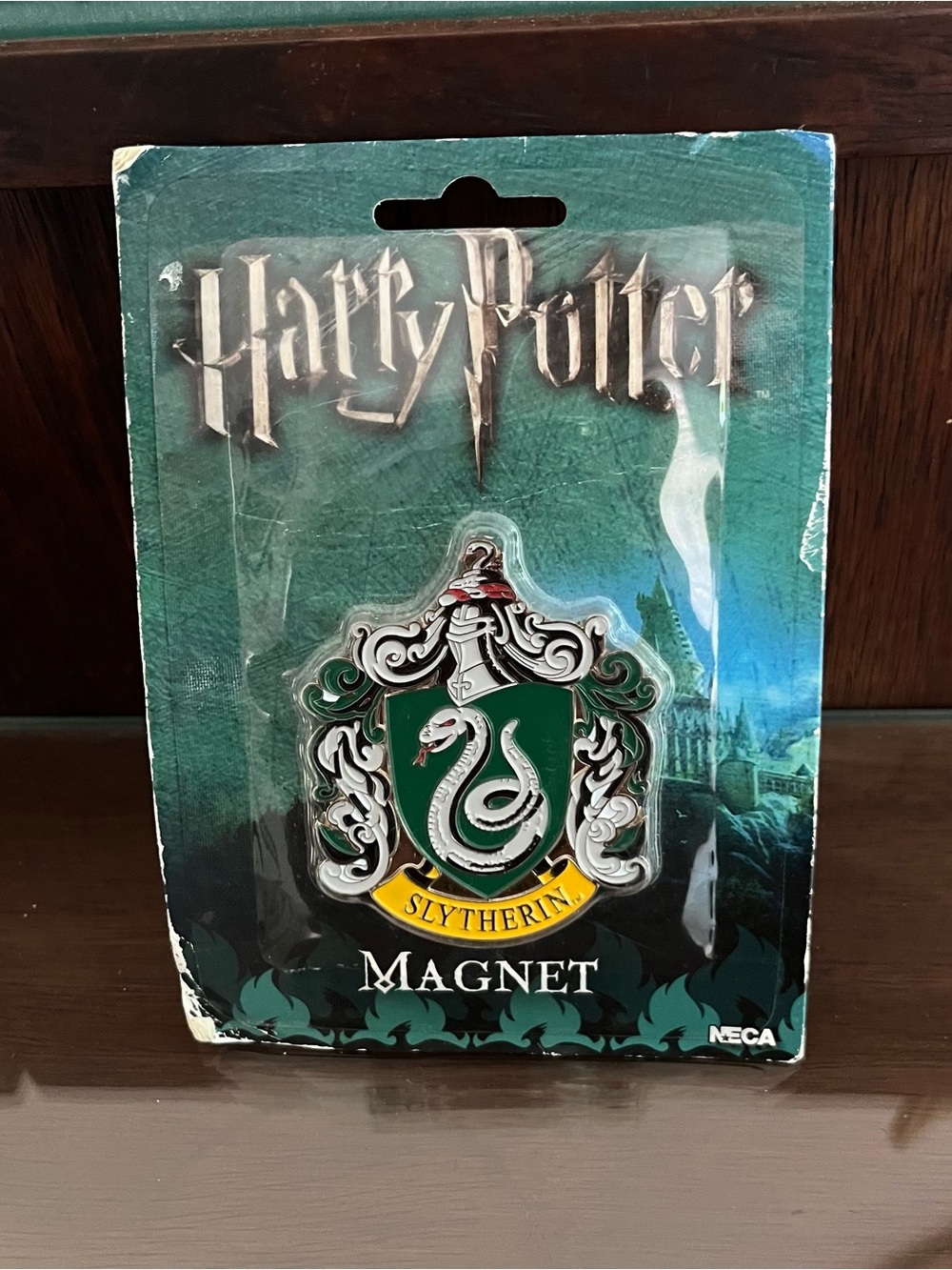 HARRY POTTER MAGNET WITH SLYTHERIN CREST BY NECA NEW in Pack